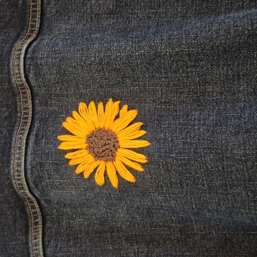 Old Navy Denim Blue Jean Jacket Pockets With Sunflower Detail On Back Cotton XL - Picture 8 of 13